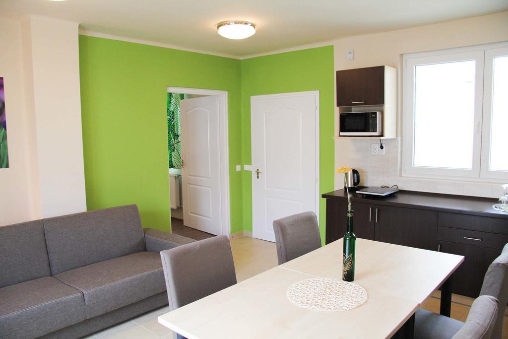 Irisz Apartmanhaz Morahalom Ruang foto